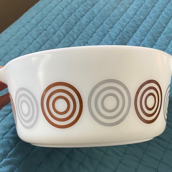2.5 quart Pyrex dish - Picture 3 of 6